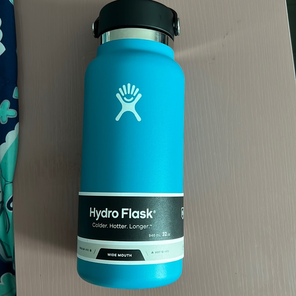 32 oz Laguna hydro flask